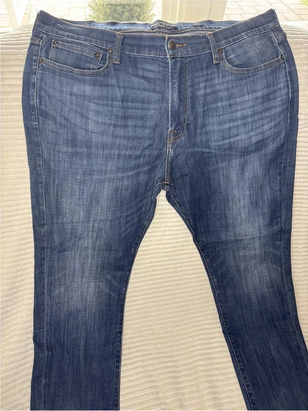 Lucky Brand Jeans Mens 38x30 Blue Denim Durable Goods Straight Fit Leg Pant Cut